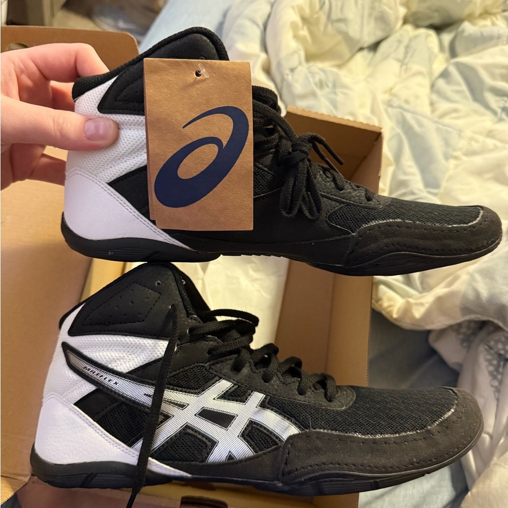 NWT ASICS Matflex 6 men’s shoes